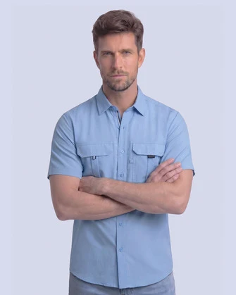 Camisa casual performance manga corta celeste